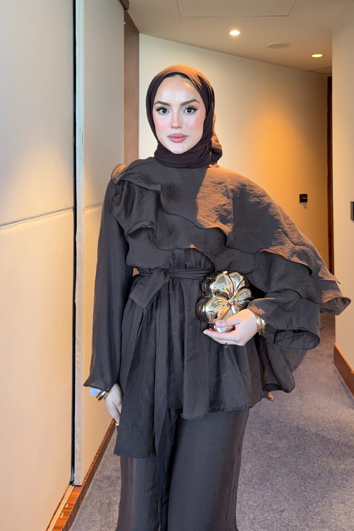 Flowing Chiffon Blouse & Wide-Leg Trousers Two-Piece Set — Kahverengi