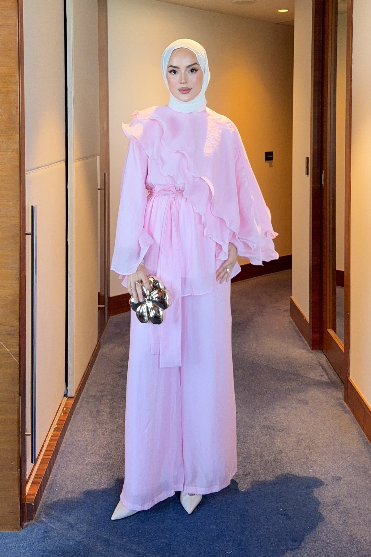 Flowing Chiffon Blouse & Wide-Leg Trousers Two-Piece Set — Pembe
