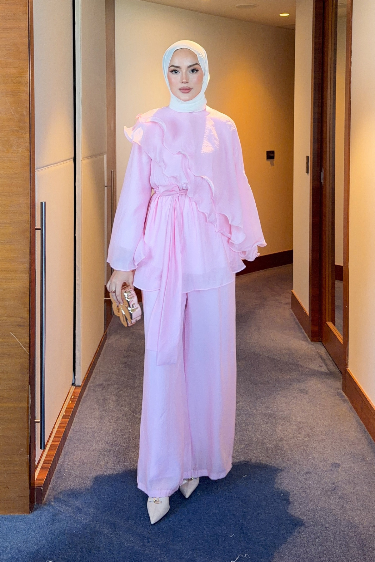 Flowing Chiffon Blouse & Wide-Leg Trousers Two-Piece Set — Pembe