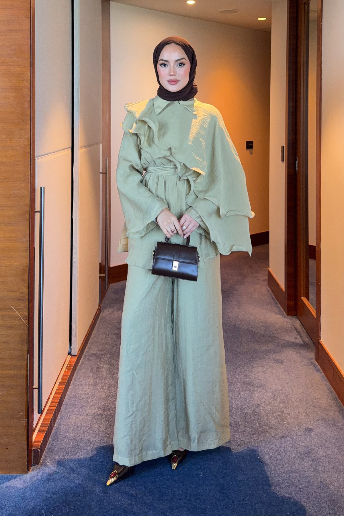 Flowing Chiffon Blouse & Wide-Leg Trousers Two-Piece Set — Yag Yesili