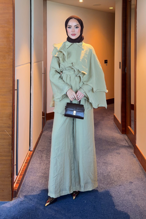 Flowing Chiffon Blouse & Wide-Leg Trousers Two-Piece Set — Yag Yesili