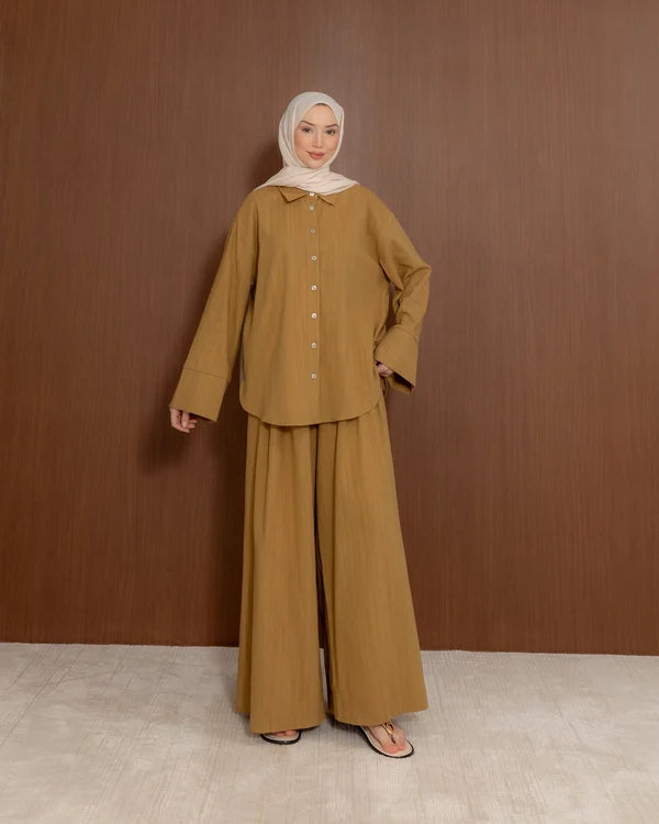 Relaxed Linen Two-Piece Set with Wide-Leg Trousers