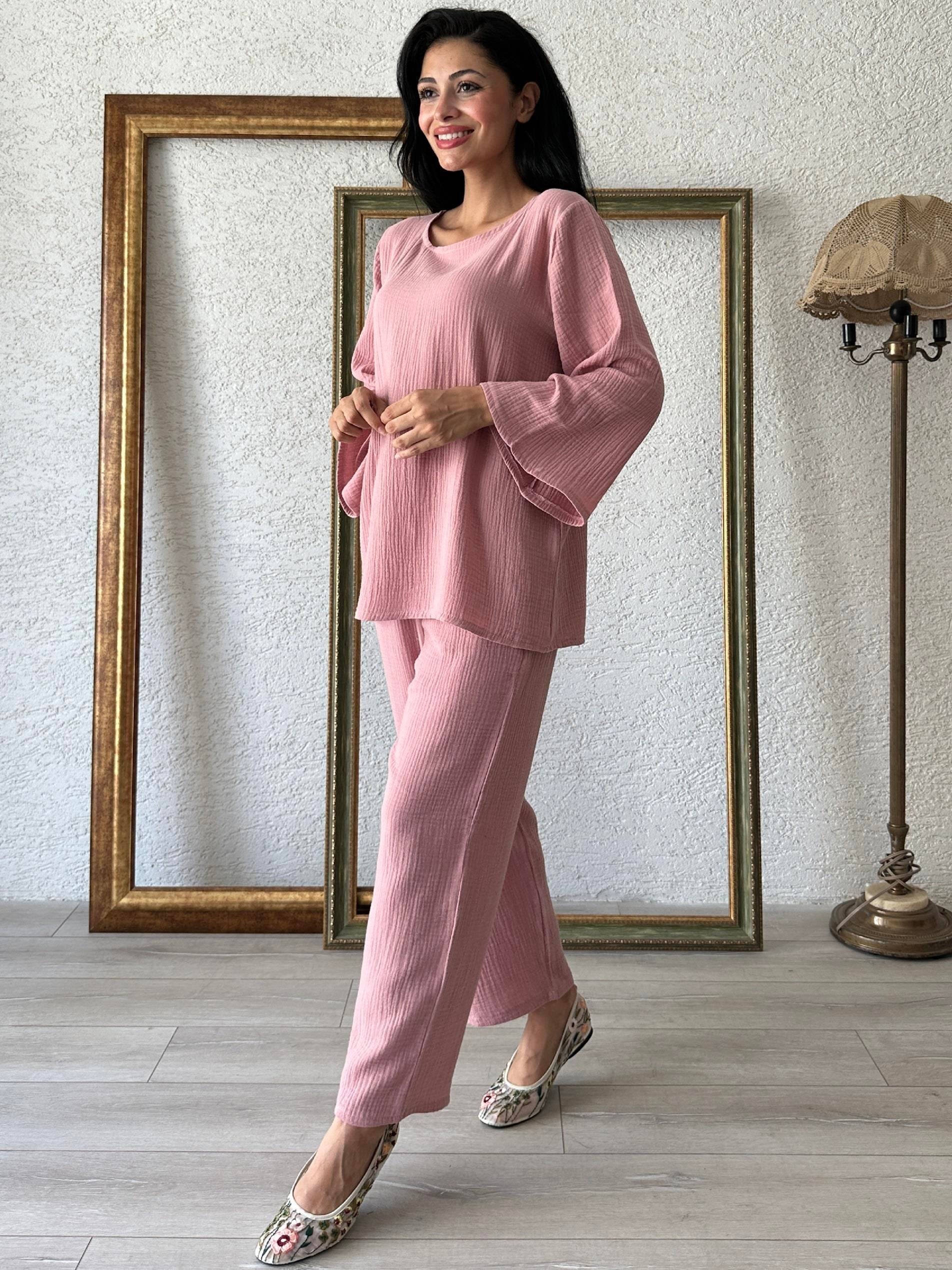 طقم  بنطلون مسلين واسع بتفاصيل الجيوب – من قماش قطني طبيعي ومريح (PT003)