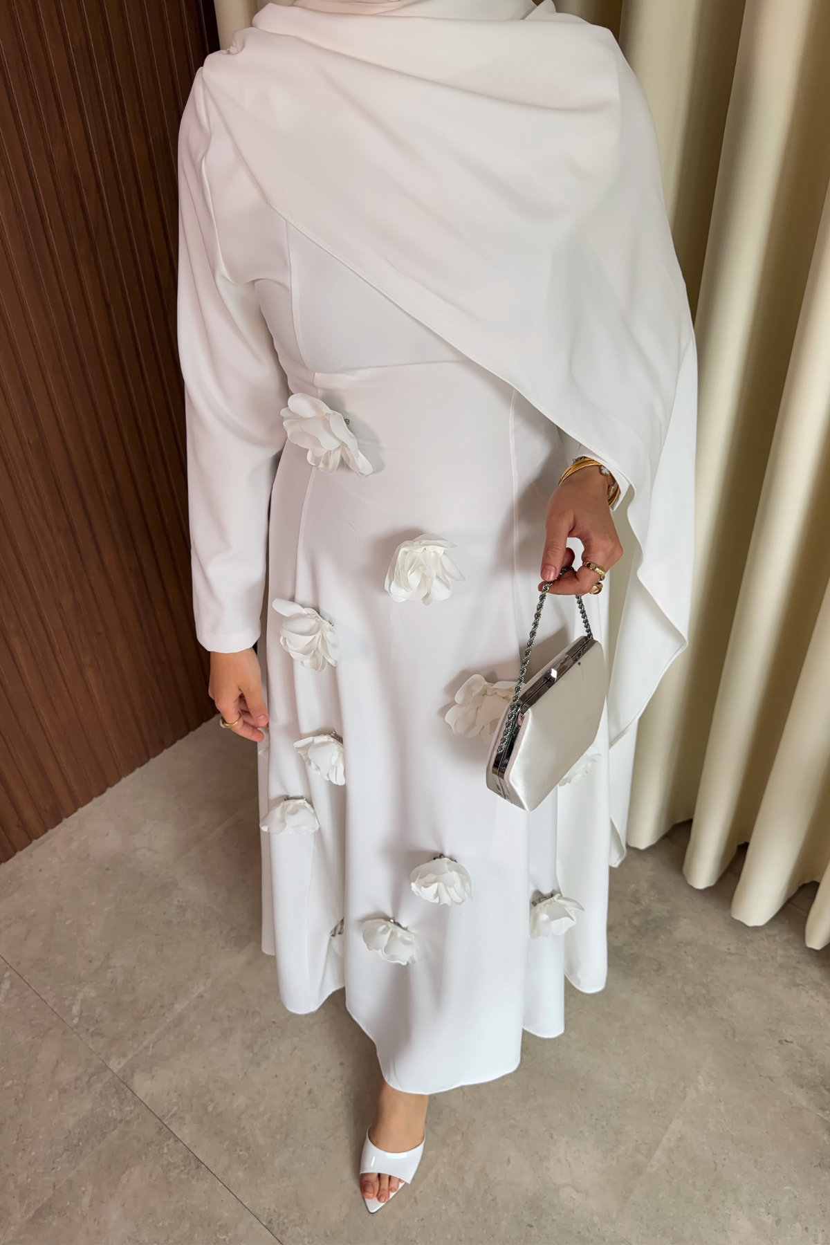 Elegant Long Sleeve Evening Dress with Detachable Roses — Beyaz