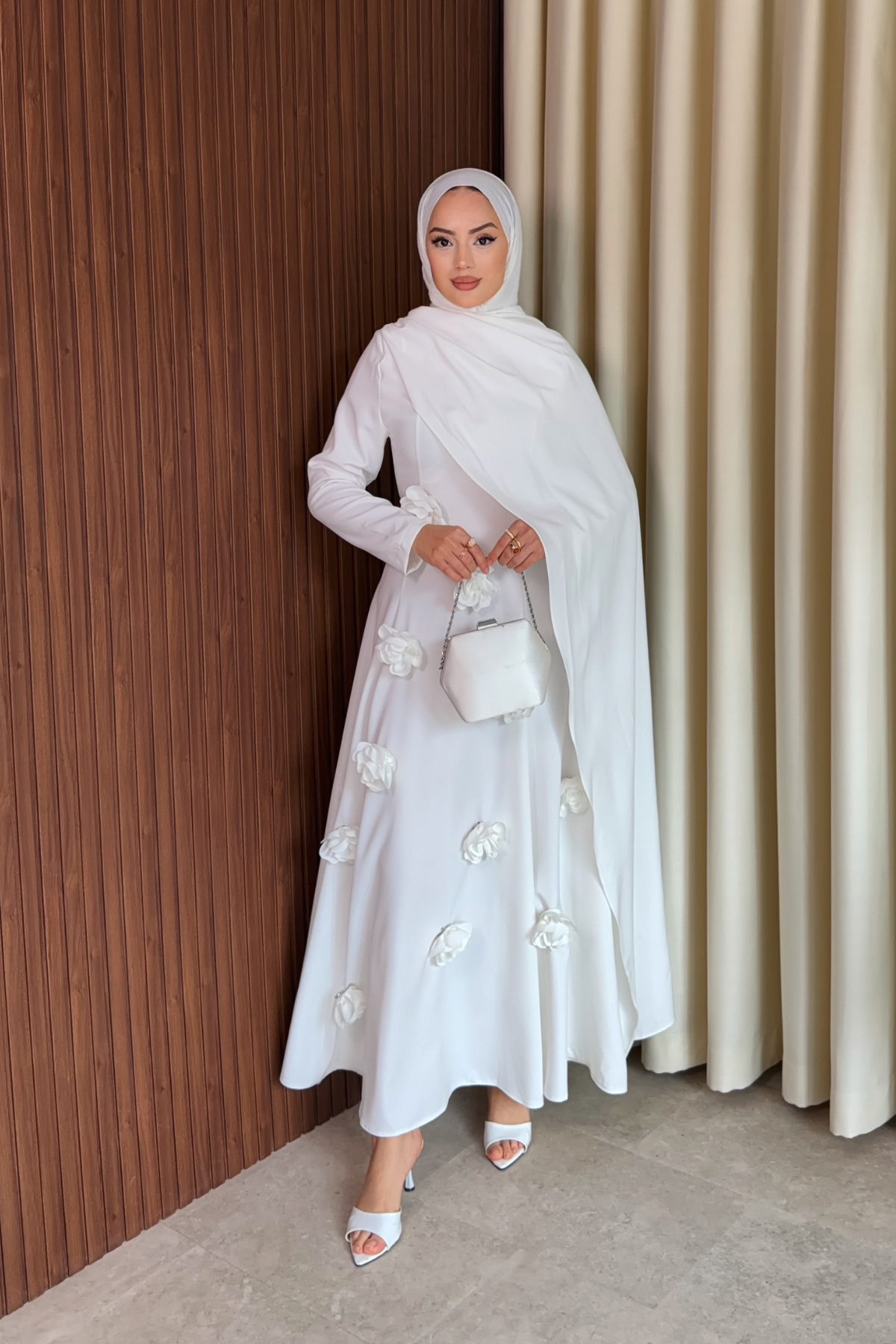 Elegant Long Sleeve Evening Dress with Detachable Roses — Beyaz