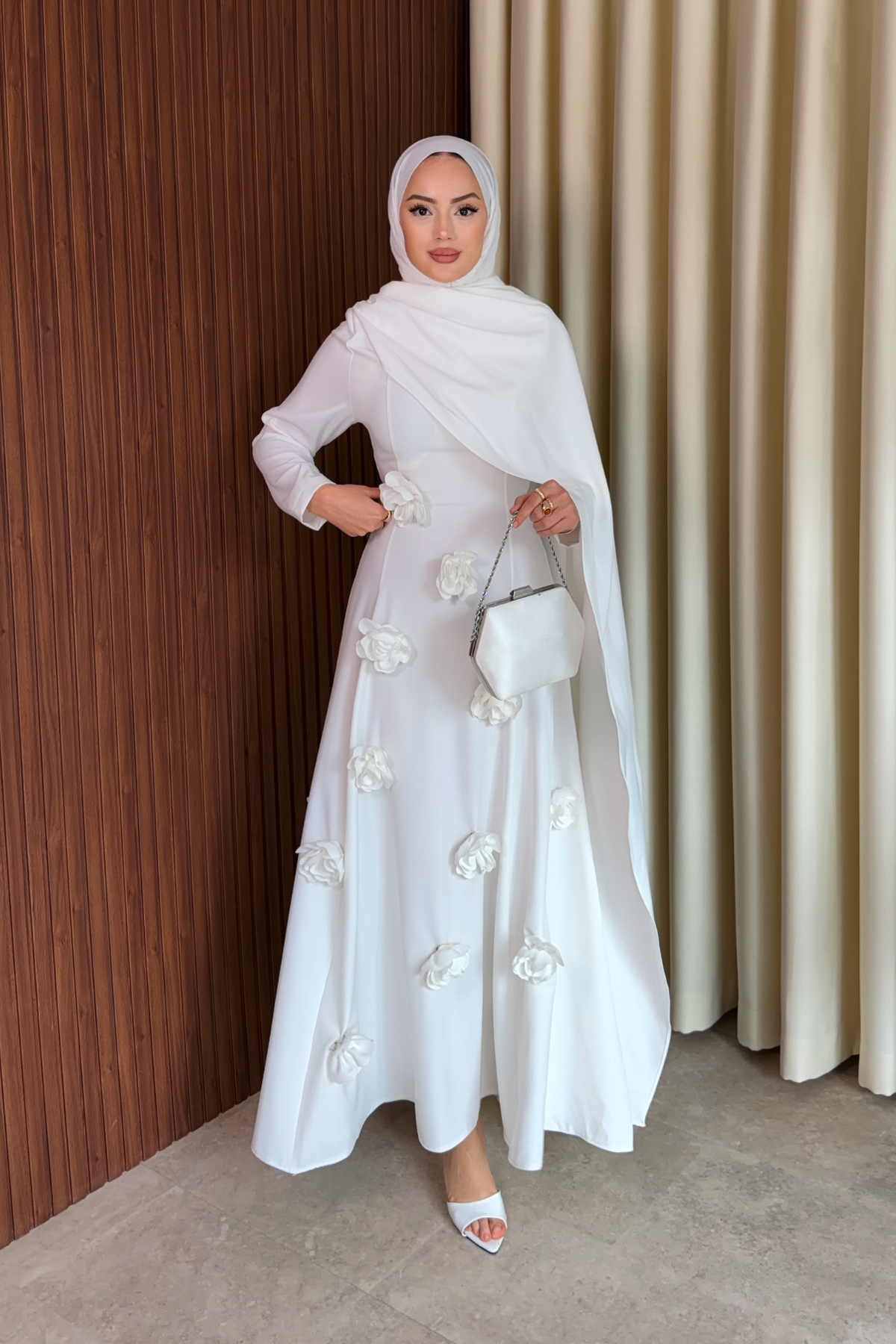 Elegant Long Sleeve Evening Dress with Detachable Roses — Beyaz