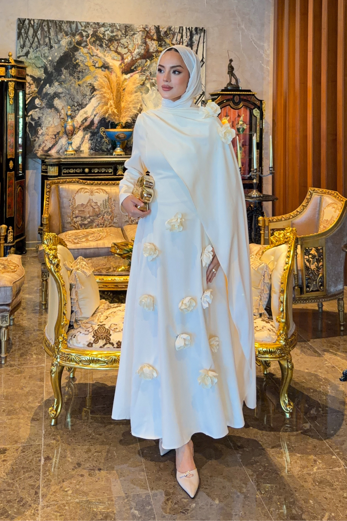 Elegant Long Sleeve Evening Dress with Detachable Roses — Krem