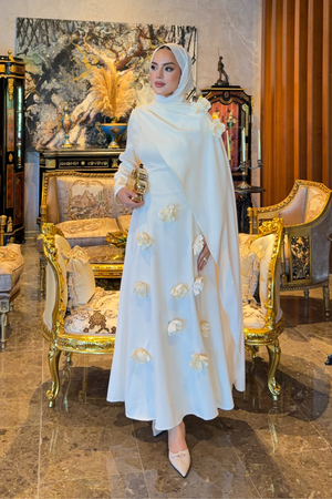 Elegant Long Sleeve Evening Dress with Detachable Roses — Krem