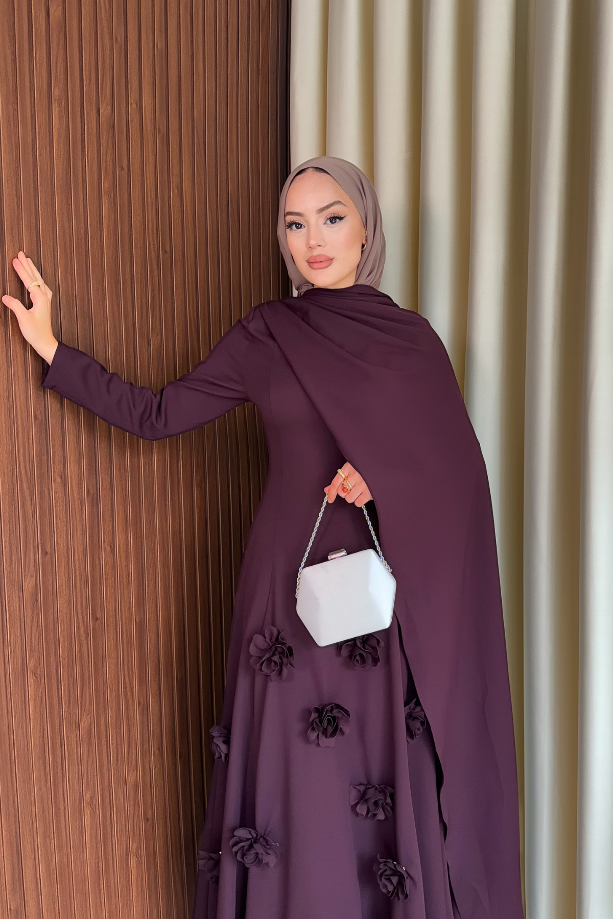 Elegant Long Sleeve Evening Dress with Detachable Roses — Murdum