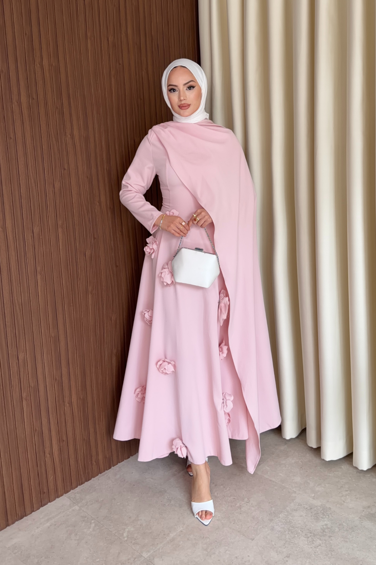 Elegant Long Sleeve Evening Dress with Detachable Roses — Pembe