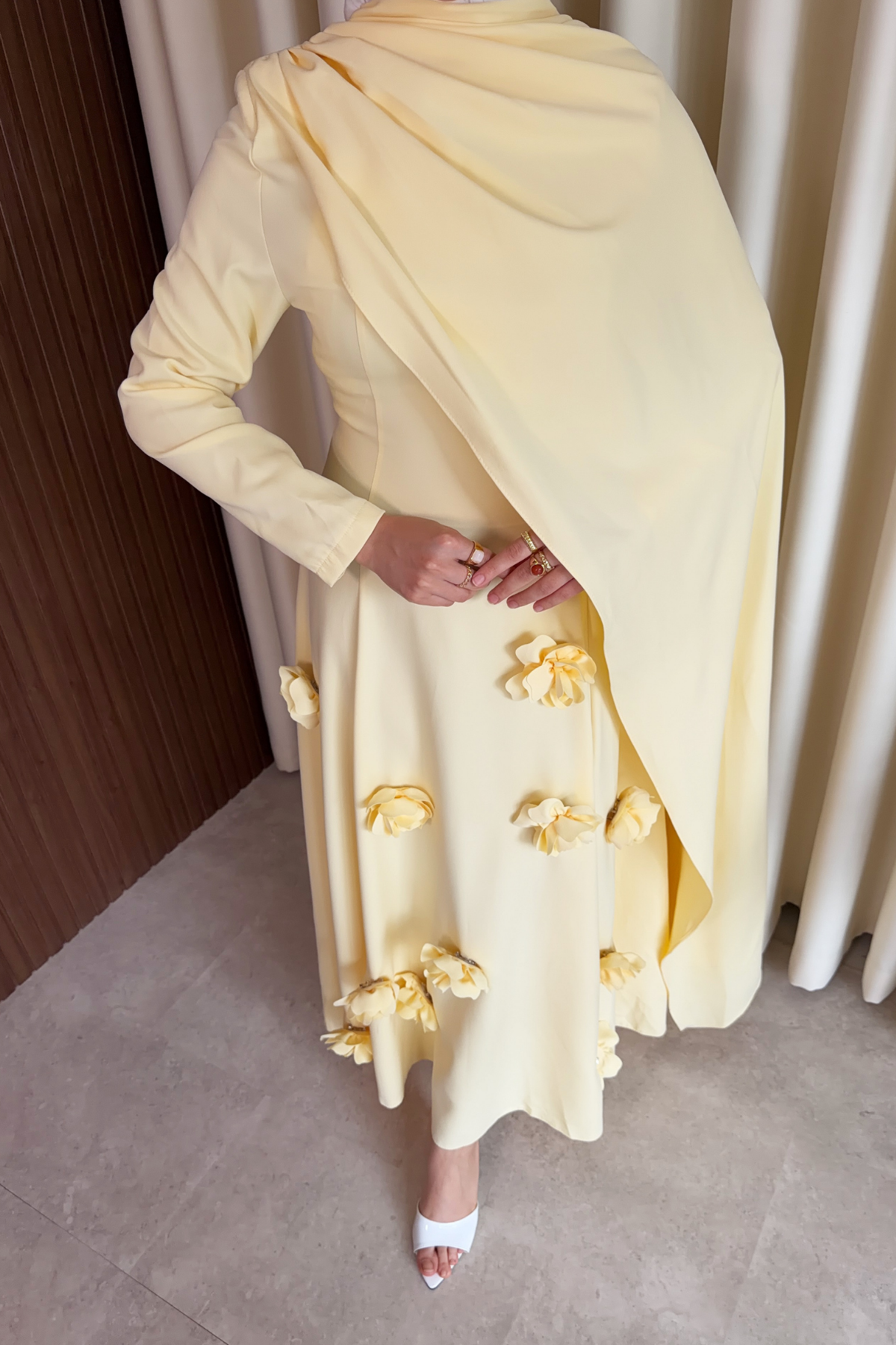 Elegant Long Sleeve Evening Dress with Detachable Roses — Sari