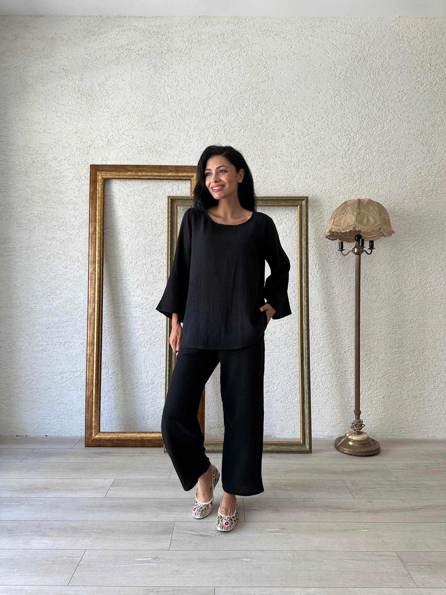 طقم  بنطلون مسلين واسع بتفاصيل الجيوب – من قماش قطني طبيعي ومريح (PT003)