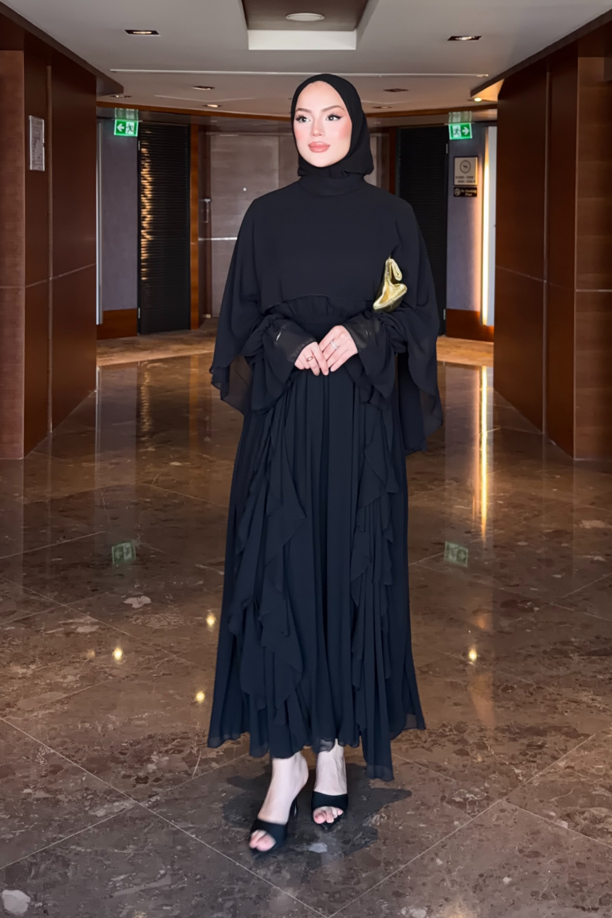 Flowy Chiffon Ruffle Maxi Dress with Belt & Cape Sleeves — Siyah