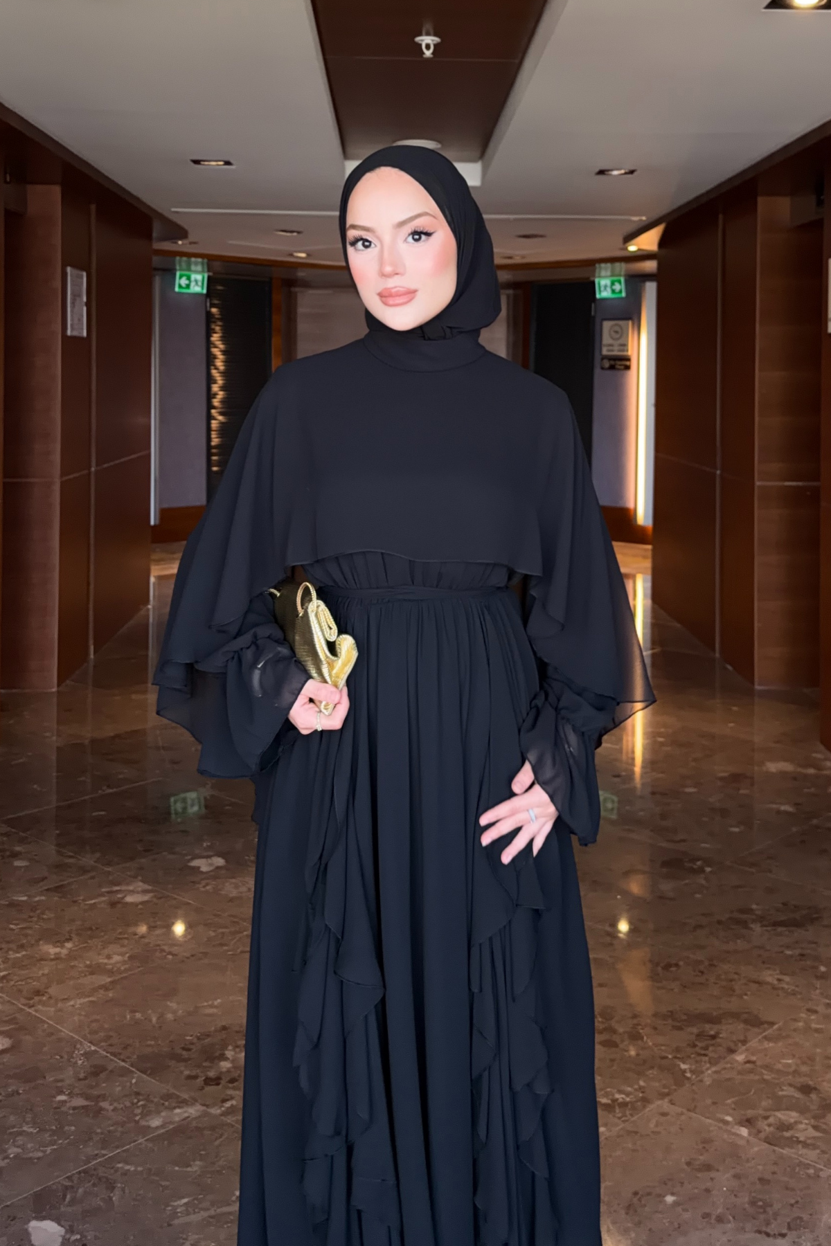 Flowy Chiffon Ruffle Maxi Dress with Belt & Cape Sleeves — Siyah