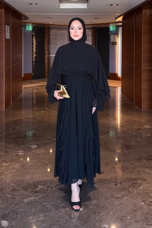 Flowy Chiffon Ruffle Maxi Dress with Belt & Cape Sleeves — Siyah