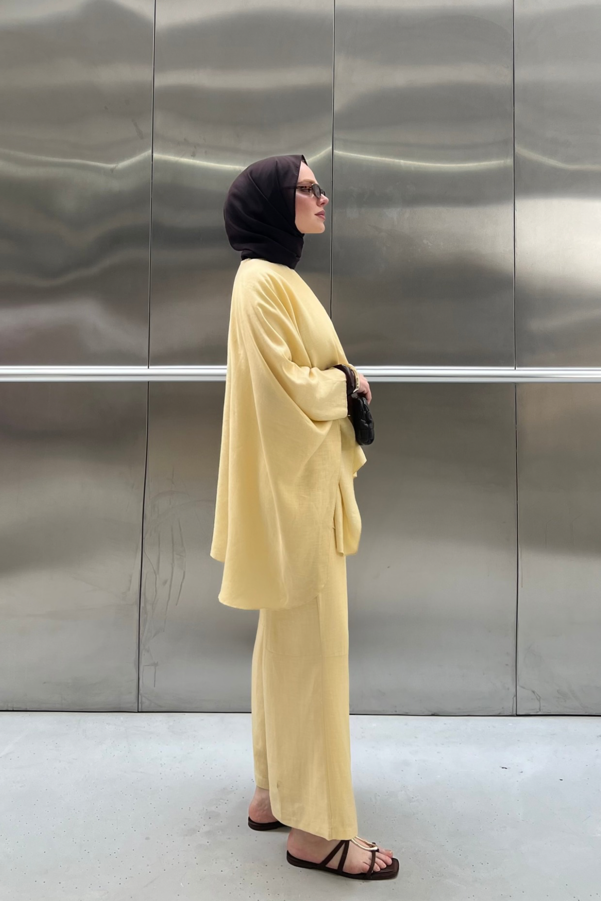 Relaxed Batwing Linen Top & Wide-Leg Trousers Set — Sari